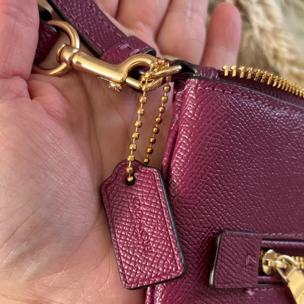Coach Dark Berry Wristlet RARE - Picture 6 of 7